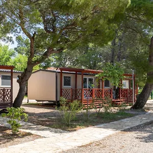 4* Prázdninový areál Paklenica